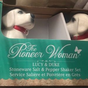NIB Pioneer Woman Lucy & Duke Salt and Pepper Shakers